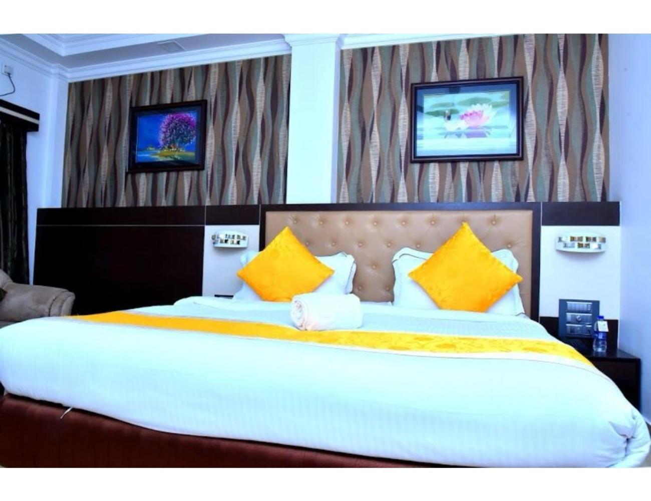 The Grand Krishna Luxury Hotel, จิกมากาลูร์ ภายนอก รูปภาพ
