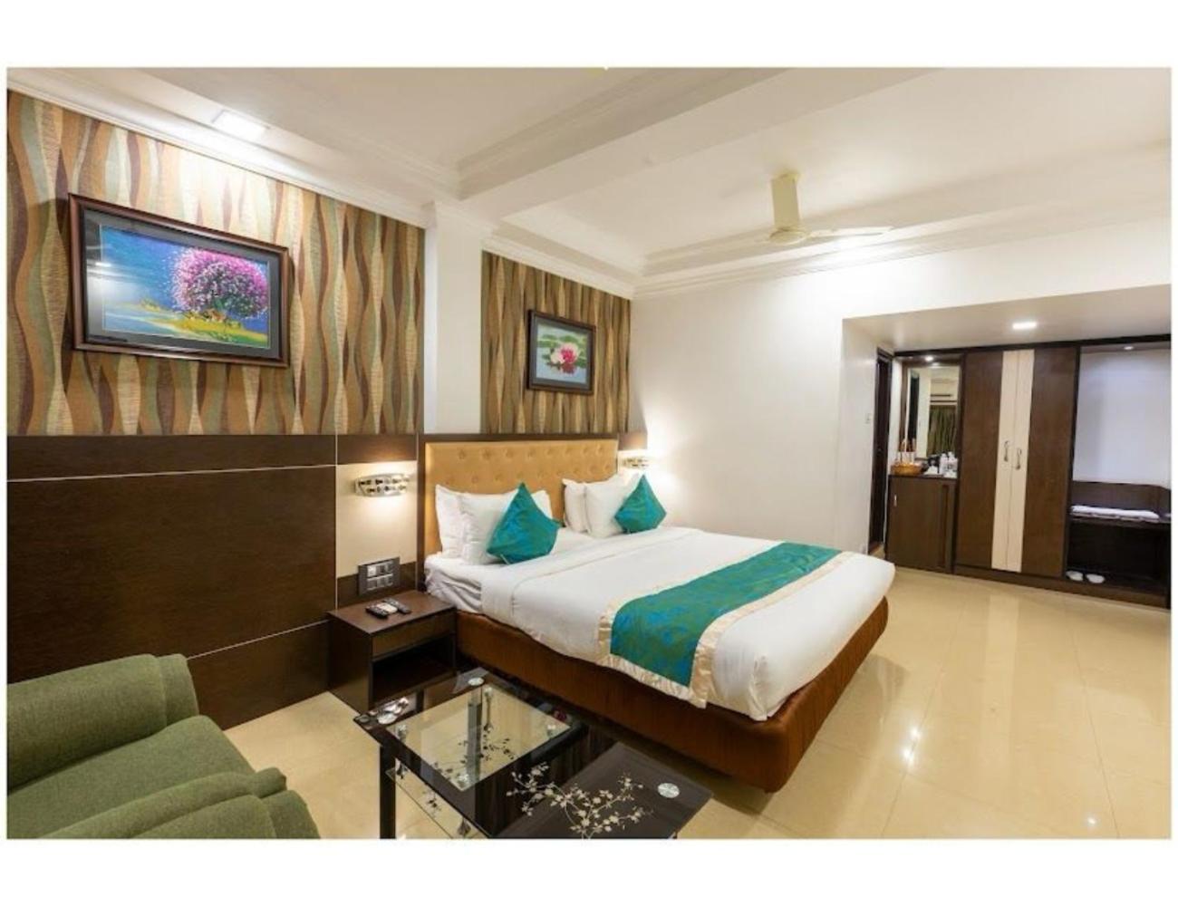 The Grand Krishna Luxury Hotel, จิกมากาลูร์ ภายนอก รูปภาพ