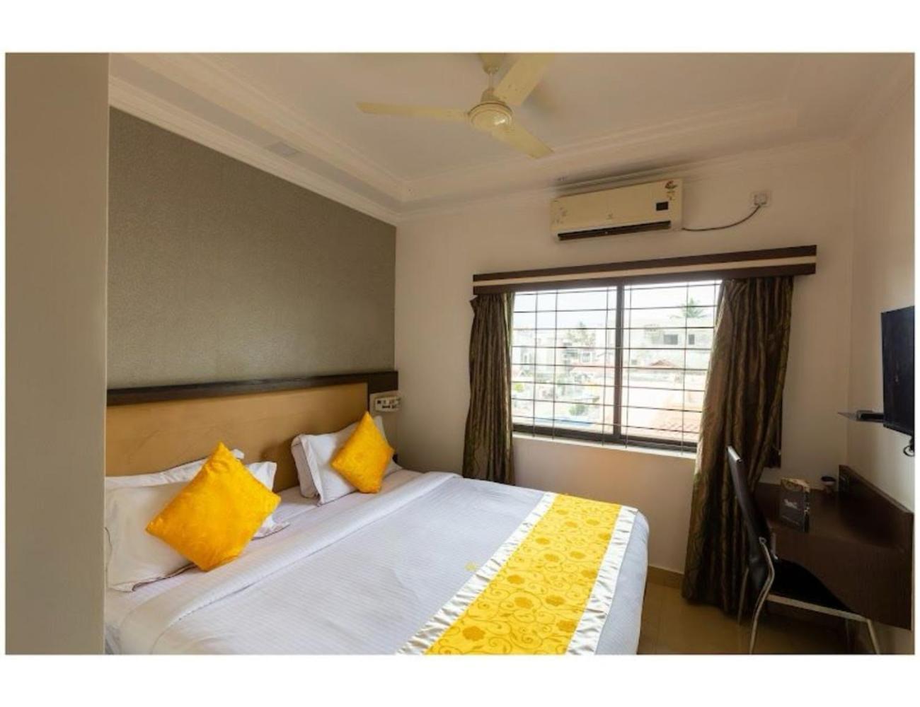 The Grand Krishna Luxury Hotel, จิกมากาลูร์ ภายนอก รูปภาพ