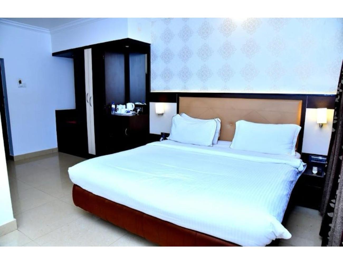 The Grand Krishna Luxury Hotel, จิกมากาลูร์ ภายนอก รูปภาพ