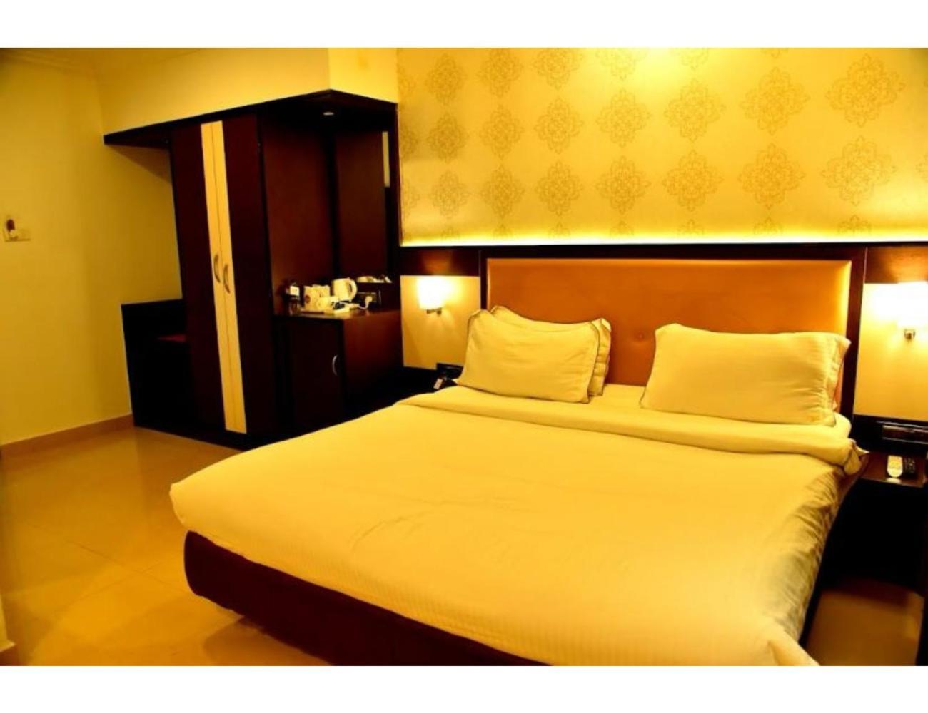 The Grand Krishna Luxury Hotel, จิกมากาลูร์ ภายนอก รูปภาพ
