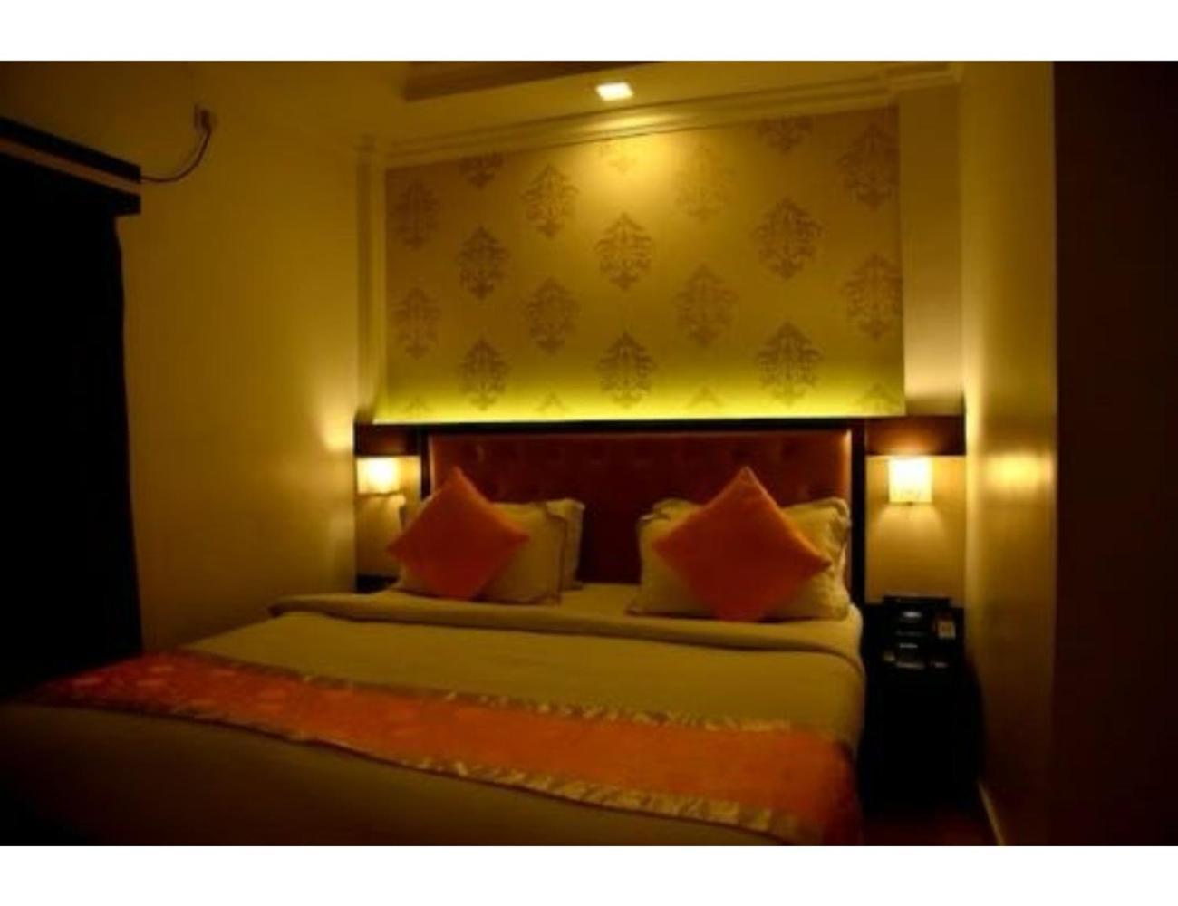 The Grand Krishna Luxury Hotel, จิกมากาลูร์ ภายนอก รูปภาพ
